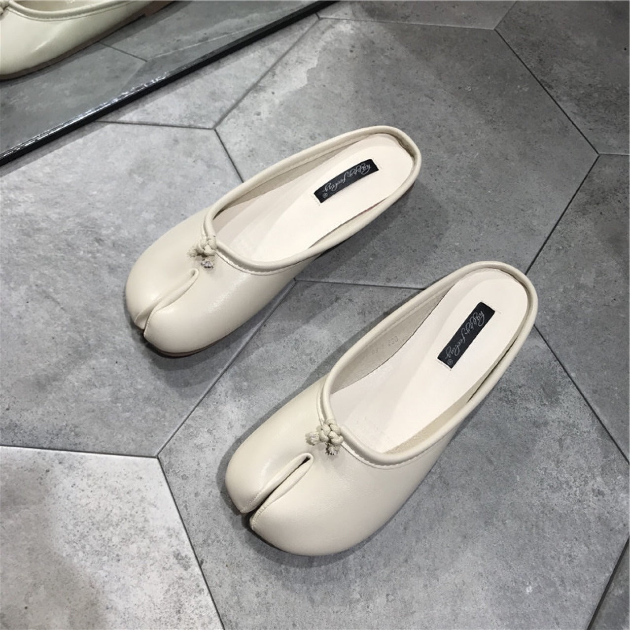 Women's flat loafers