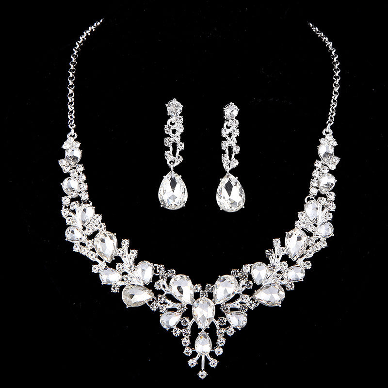 Necklace and earrings set