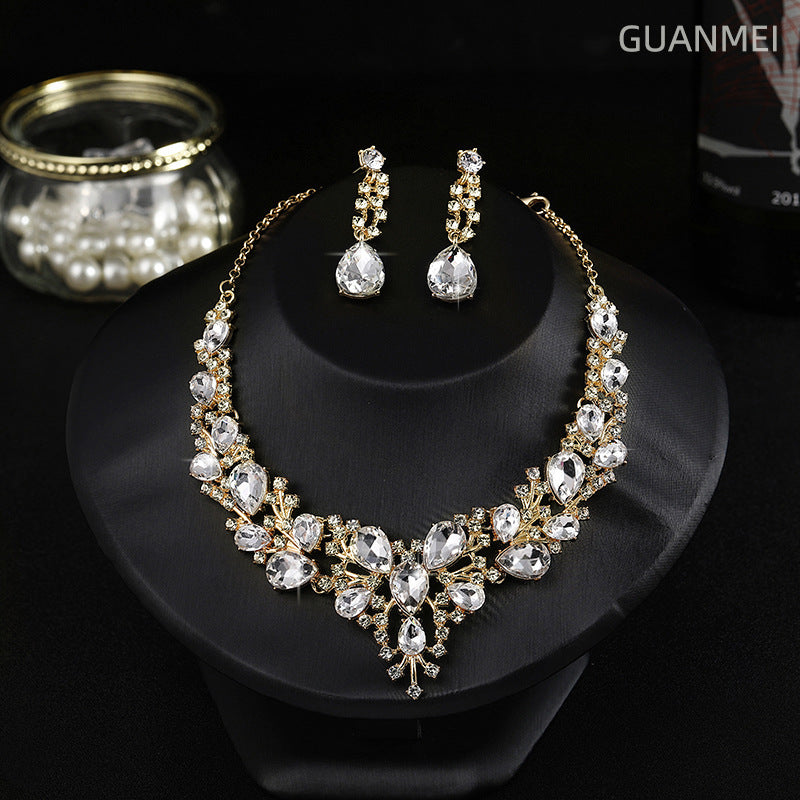 Necklace and earrings set