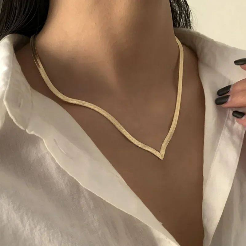 Fashionable flat snake bone necklace