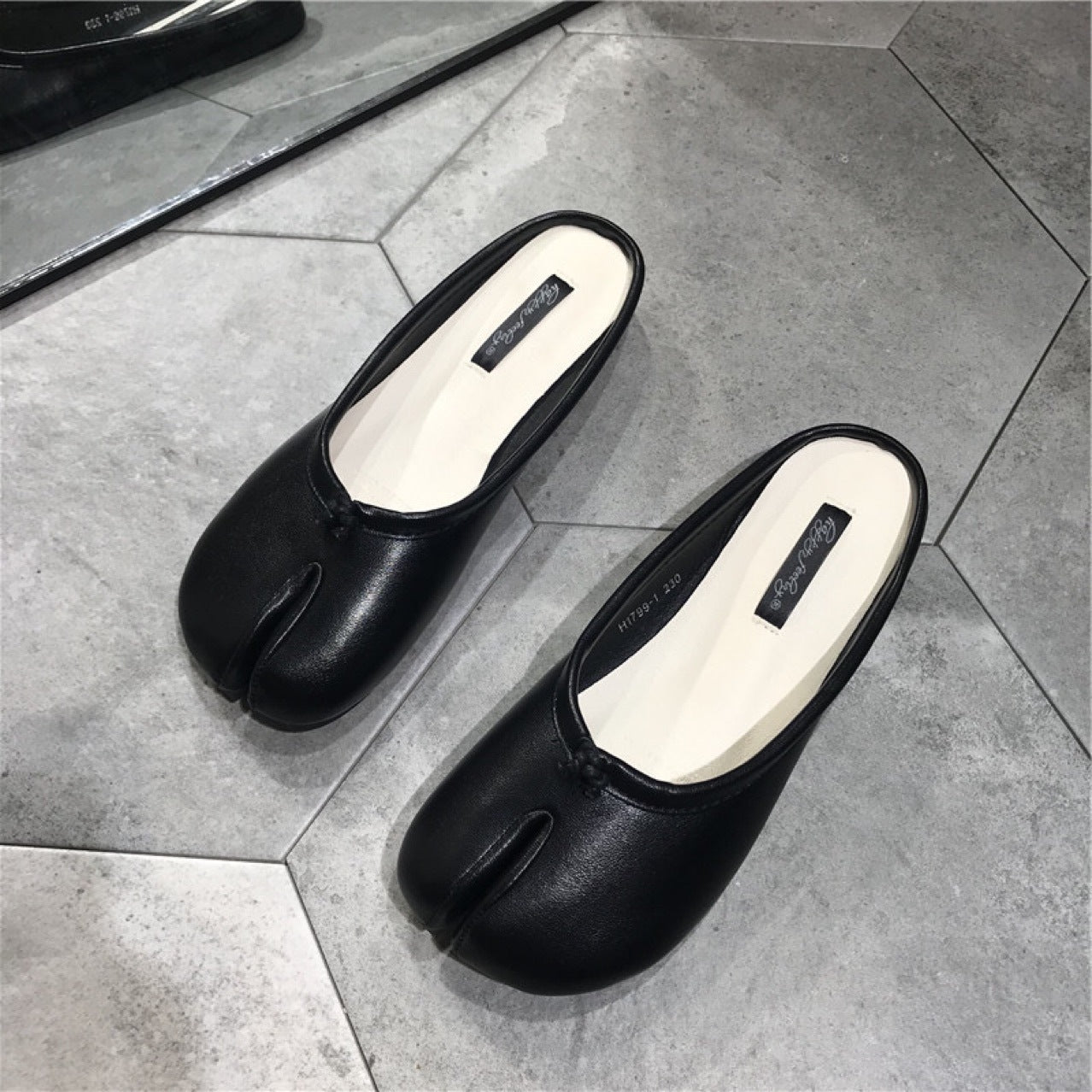 Women's flat loafers