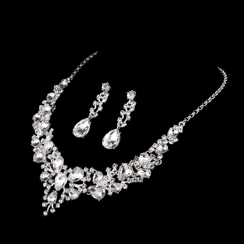 Necklace and earrings set