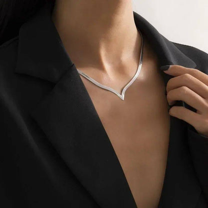 Fashionable flat snake bone necklace