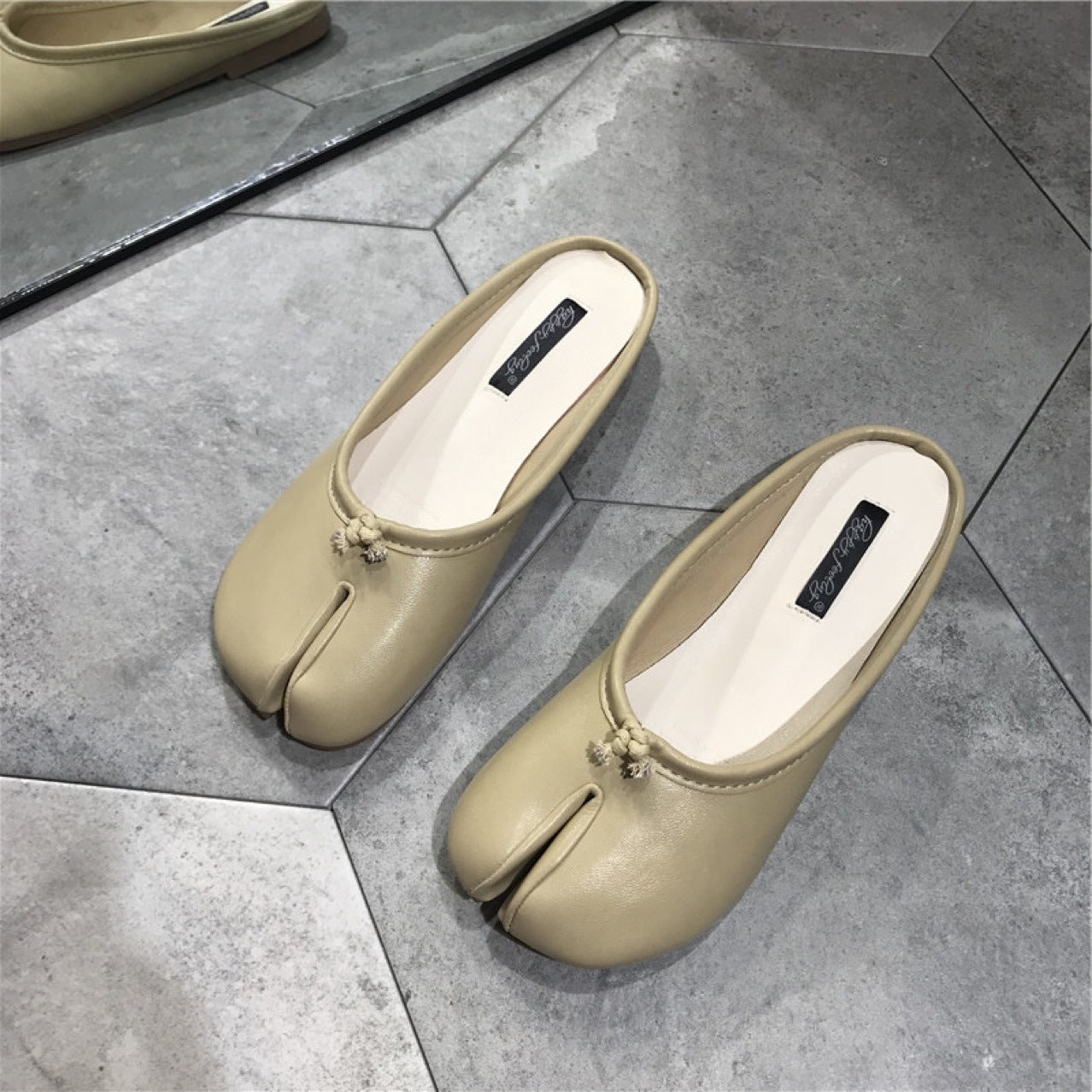 Women's flat loafers