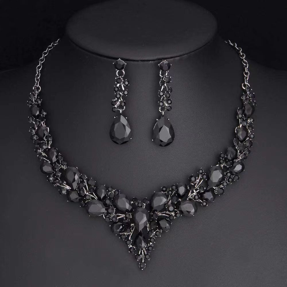 Necklace and earrings set