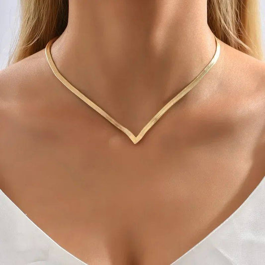 Fashionable flat snake bone necklace