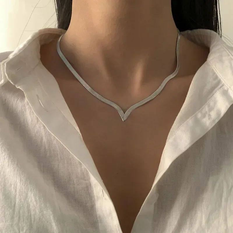 Fashionable flat snake bone necklace